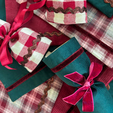 Load image into Gallery viewer, Luxury Christmas Crackers