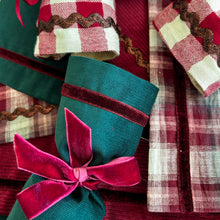 Load image into Gallery viewer, Luxury Christmas Crackers