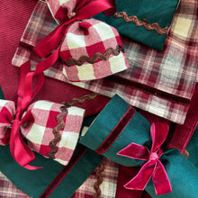 Load image into Gallery viewer, Luxury Christmas Crackers