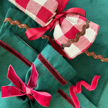 Load image into Gallery viewer, Luxury Christmas Crackers