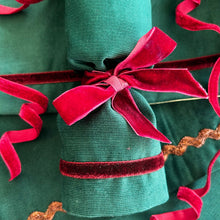 Load image into Gallery viewer, Luxury Christmas Crackers