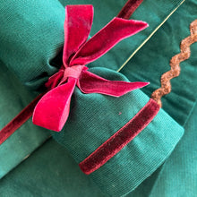 Load image into Gallery viewer, Luxury Christmas Crackers