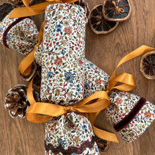 Load image into Gallery viewer, Luxury Christmas Crackers