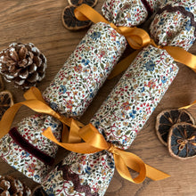 Load image into Gallery viewer, Luxury Christmas Crackers
