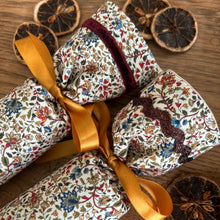 Load image into Gallery viewer, Luxury Christmas Crackers