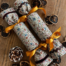 Load image into Gallery viewer, Luxury Christmas Crackers
