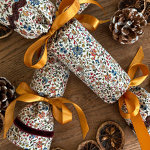 Load image into Gallery viewer, Luxury Christmas Crackers
