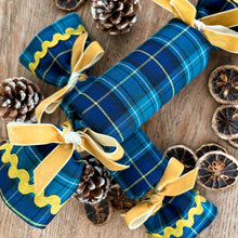 Load image into Gallery viewer, Luxury Christmas Crackers X Gulp