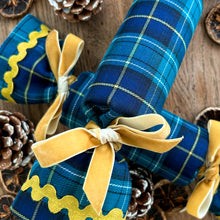 Load image into Gallery viewer, Luxury Christmas Crackers X Gulp