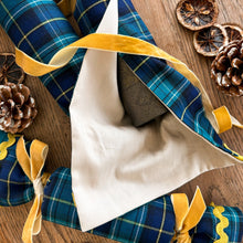 Load image into Gallery viewer, Luxury Christmas Crackers X Gulp