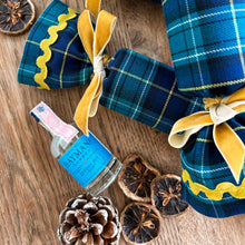 Load image into Gallery viewer, Luxury Christmas Crackers X Gulp