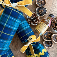 Load image into Gallery viewer, Luxury Christmas Crackers X Gulp