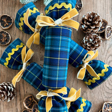 Load image into Gallery viewer, Luxury Christmas Crackers X Gulp