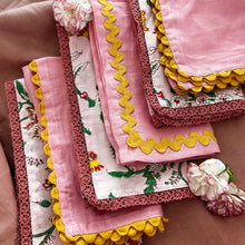 Load image into Gallery viewer, Valentines Napkin Set