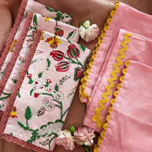 Load image into Gallery viewer, Valentines Napkin Set