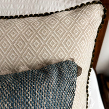 Load image into Gallery viewer, Cream Diamond