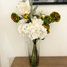 Load image into Gallery viewer, Classic Bouquet