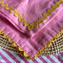 Load image into Gallery viewer, Pretty in Pink