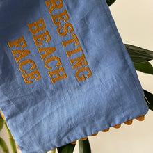 Load image into Gallery viewer, Resting Beach Face