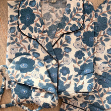 Load image into Gallery viewer, Blue and White Floral
